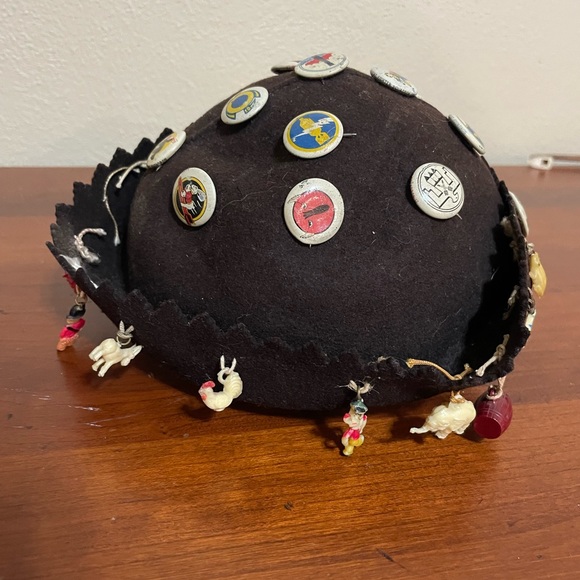 Jughead beanie with vintage charms and metal buttons. 1940’s - Picture 4 of 6